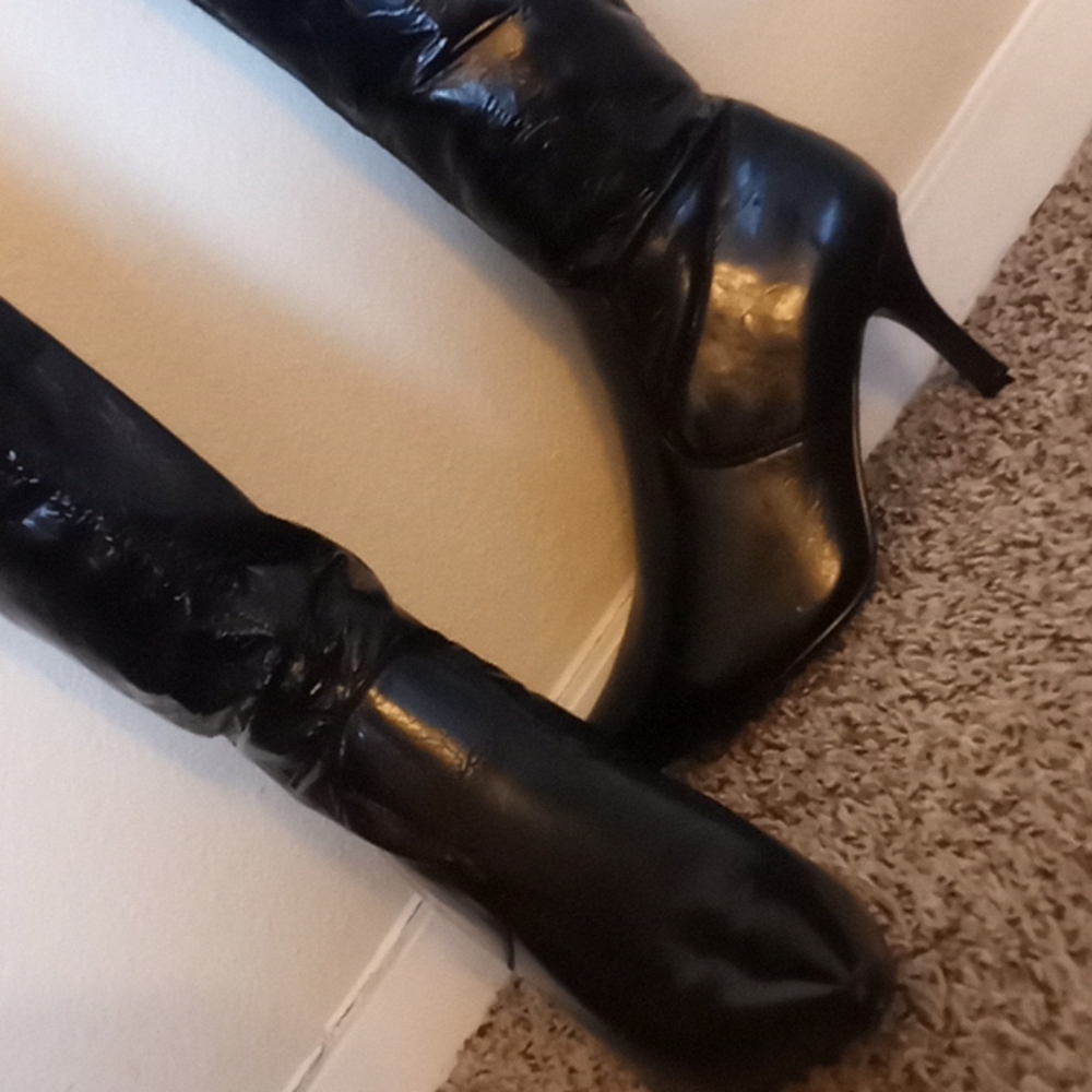 Size 11 Black pointy toe boots